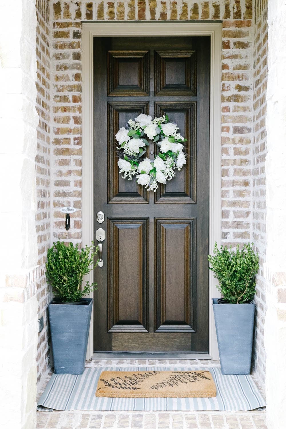 5 ways to make a front door look more expensive in an instant