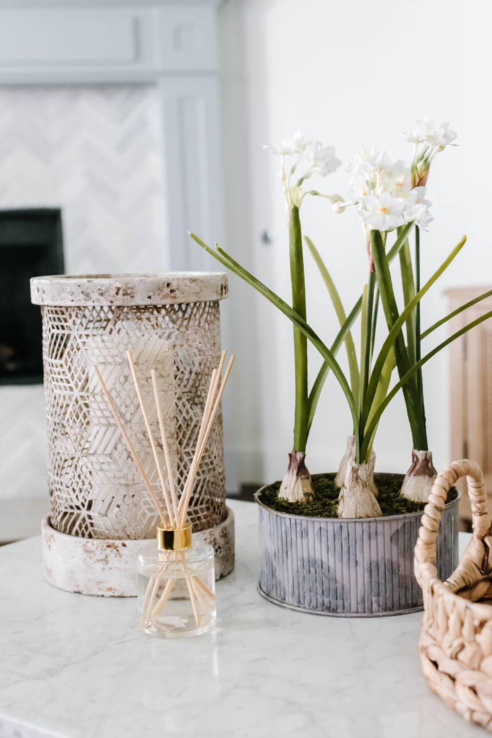 Tips to get a fresh curated look for summer effortlessly. #ABlissfulNest #summerhomedecor #summerstyle