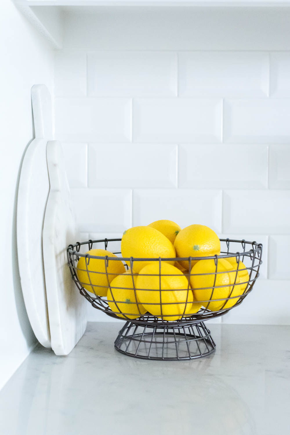 Bring summer décor into your kitchen with these fresh and simple summer kitchen decorating ideas. #ABlissfulNest #summerhomedecor #summerstyle