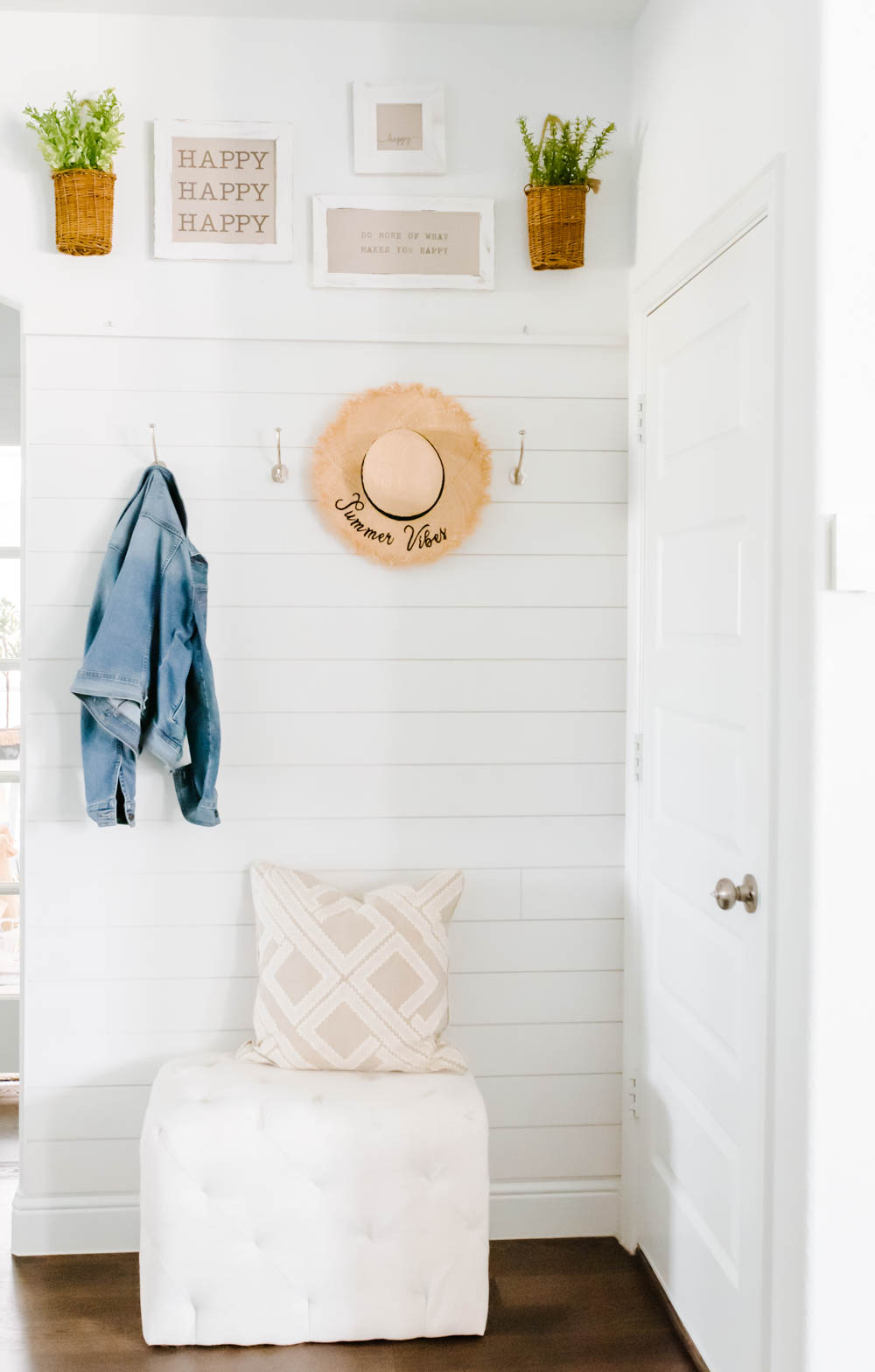 Summer Decor Ideas for The Entryway: