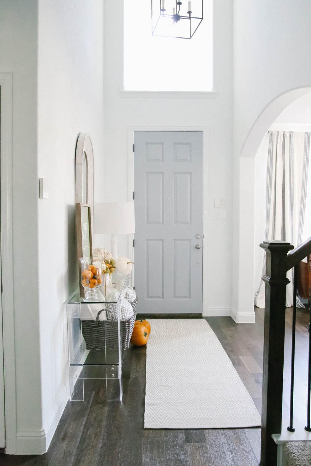 Simple Fall Decor Touches for The Entry