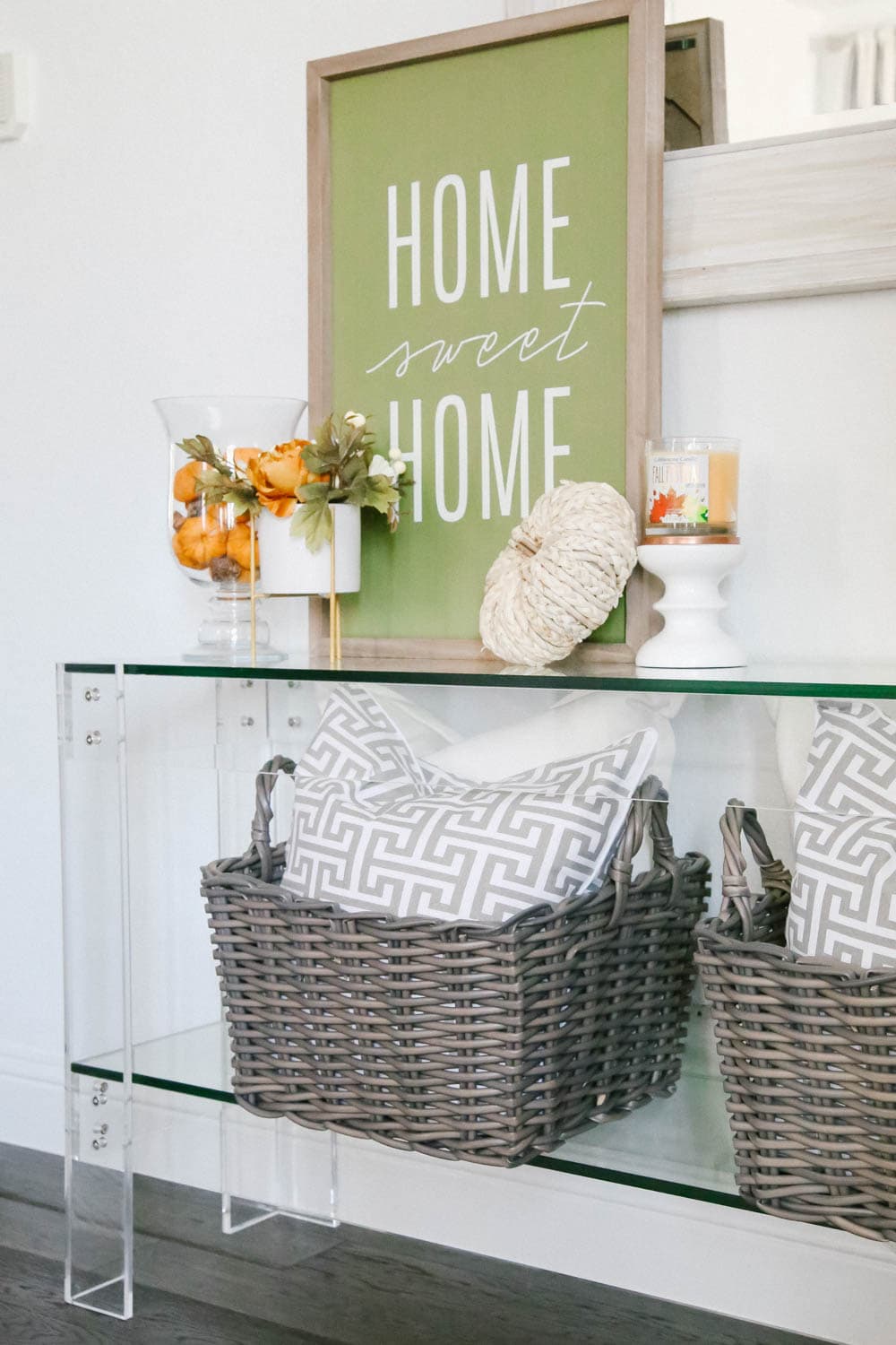 Simple Fall Decor Touches for The Entry