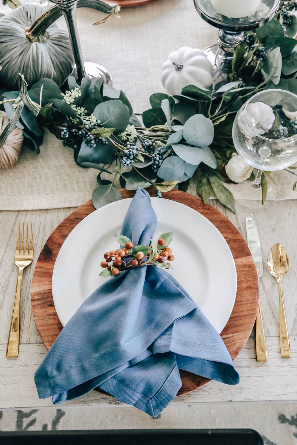 Beautiful shades of blue in napkins, pumpkins and berries for a simple Thanksgiving Table for fall. #falldecor #Thanksgiving #falltable