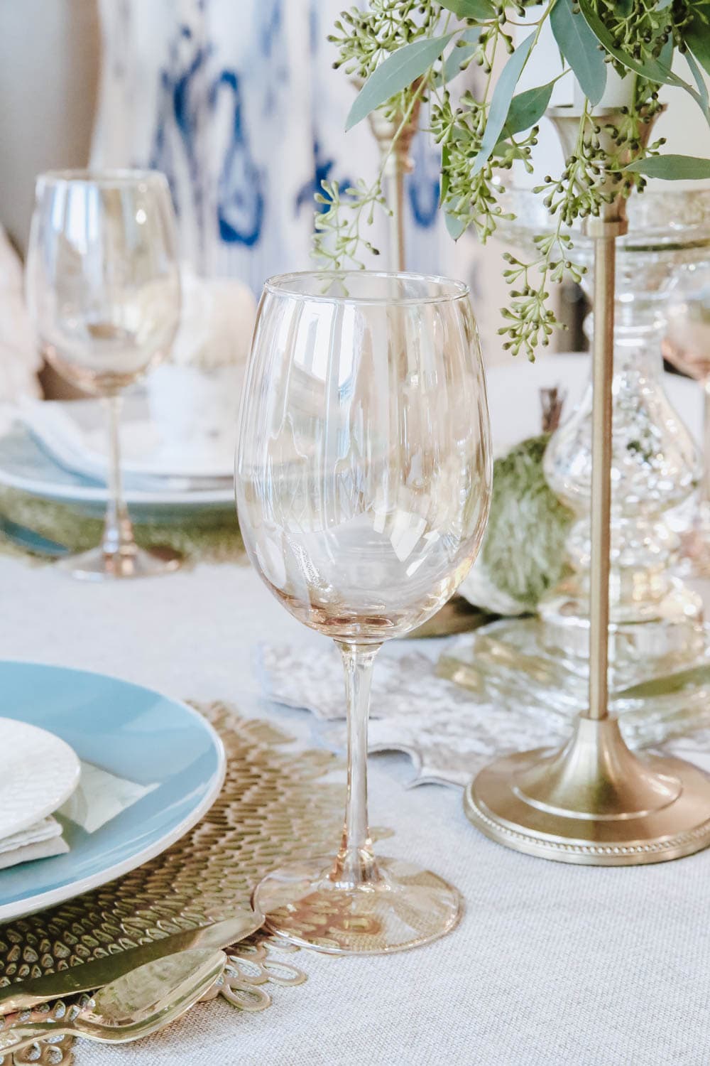 Beautiful gold glassware accents this white and gold fall tablescape. #ABlissfulNest #fallinspiration #falldecor #Thanksgiving