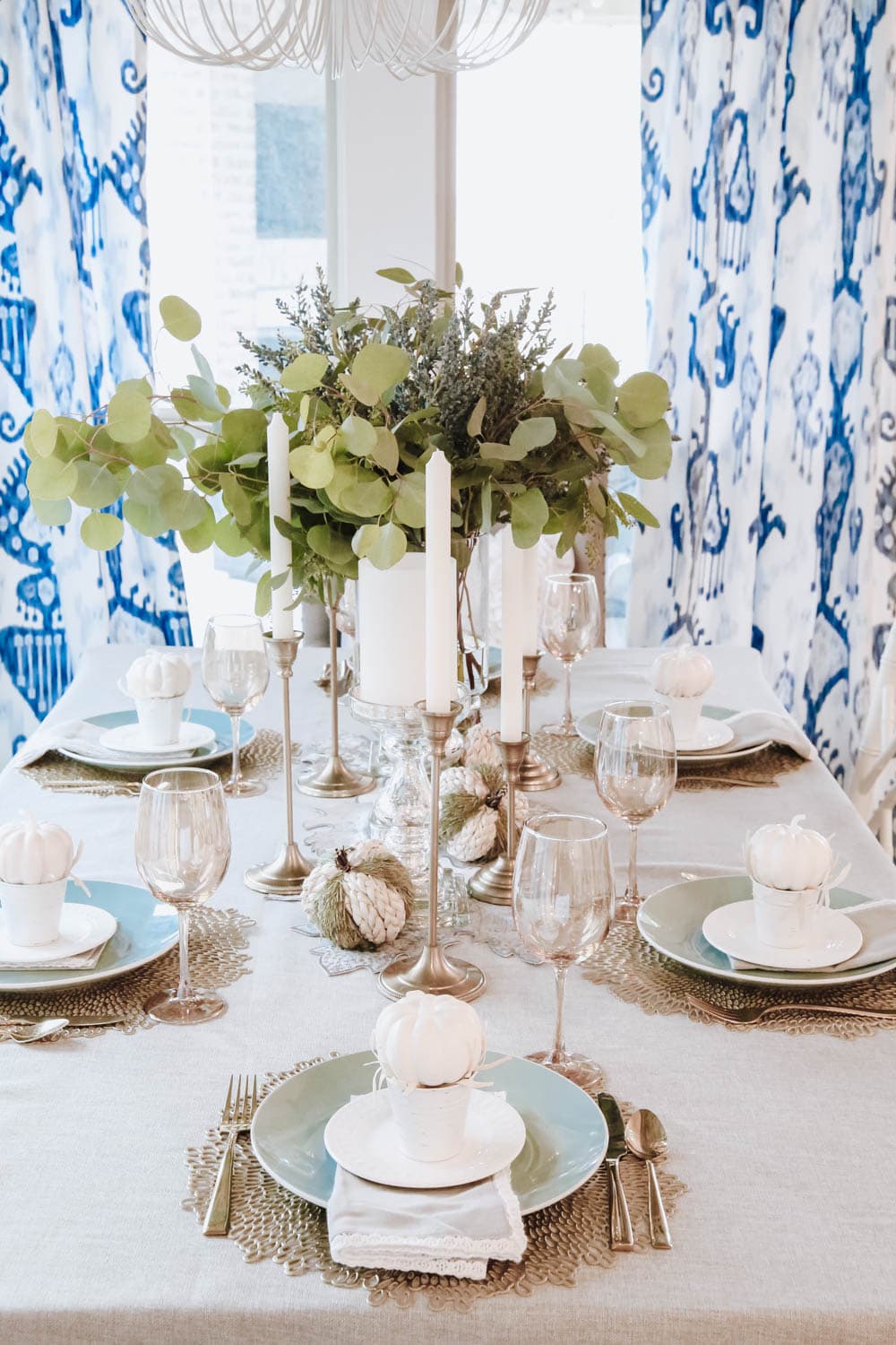 White and Gold Pumpkin Themed Fall Tablescape