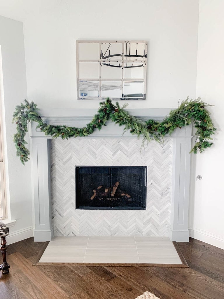 how-to-hang-holiday-garland-without-damaging-your-mantel