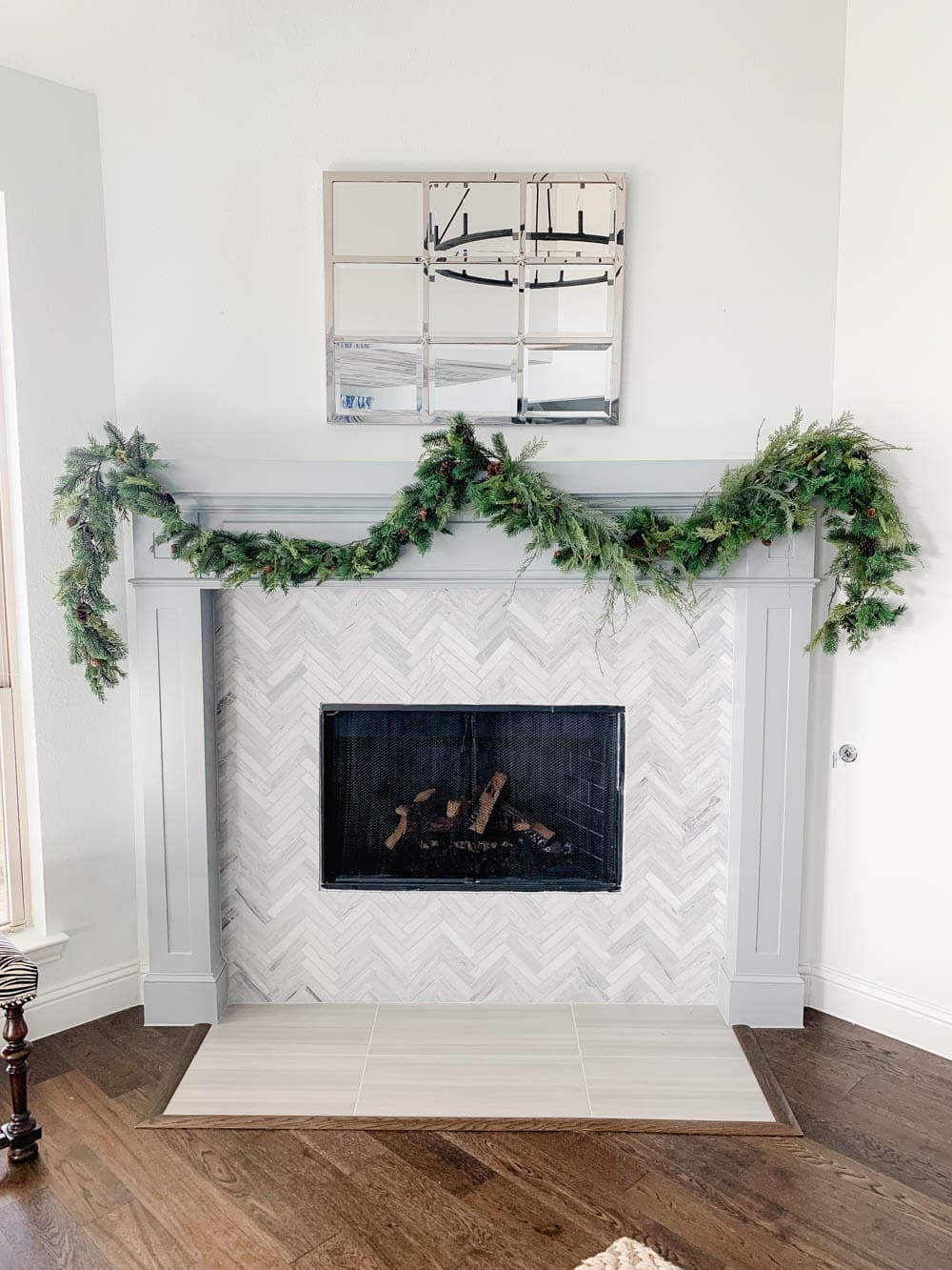 Get my tips to hang your garland for the holidays without damaging your walls! #ABlissfulNest #christmasdecor #christmasmantle