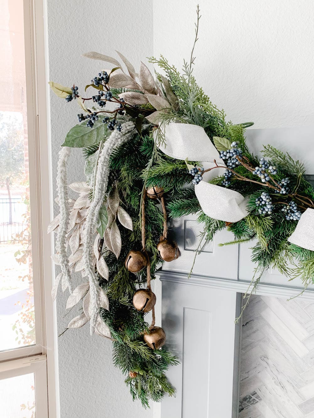 Get my tips to hang your garland for the holidays without damaging your walls! #ABlissfulNest #christmasdecor #christmasmantle