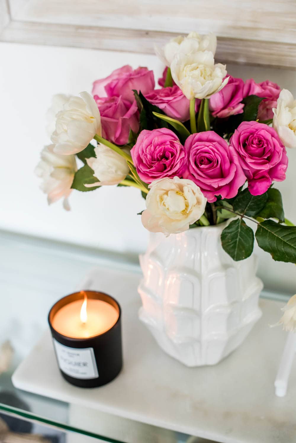 Best ideas on how to decorate with vases! A variety of beautiful and affordable vases for any design style. #ABlissfulNest #vases #descoratingtips #homedecor #springdecor