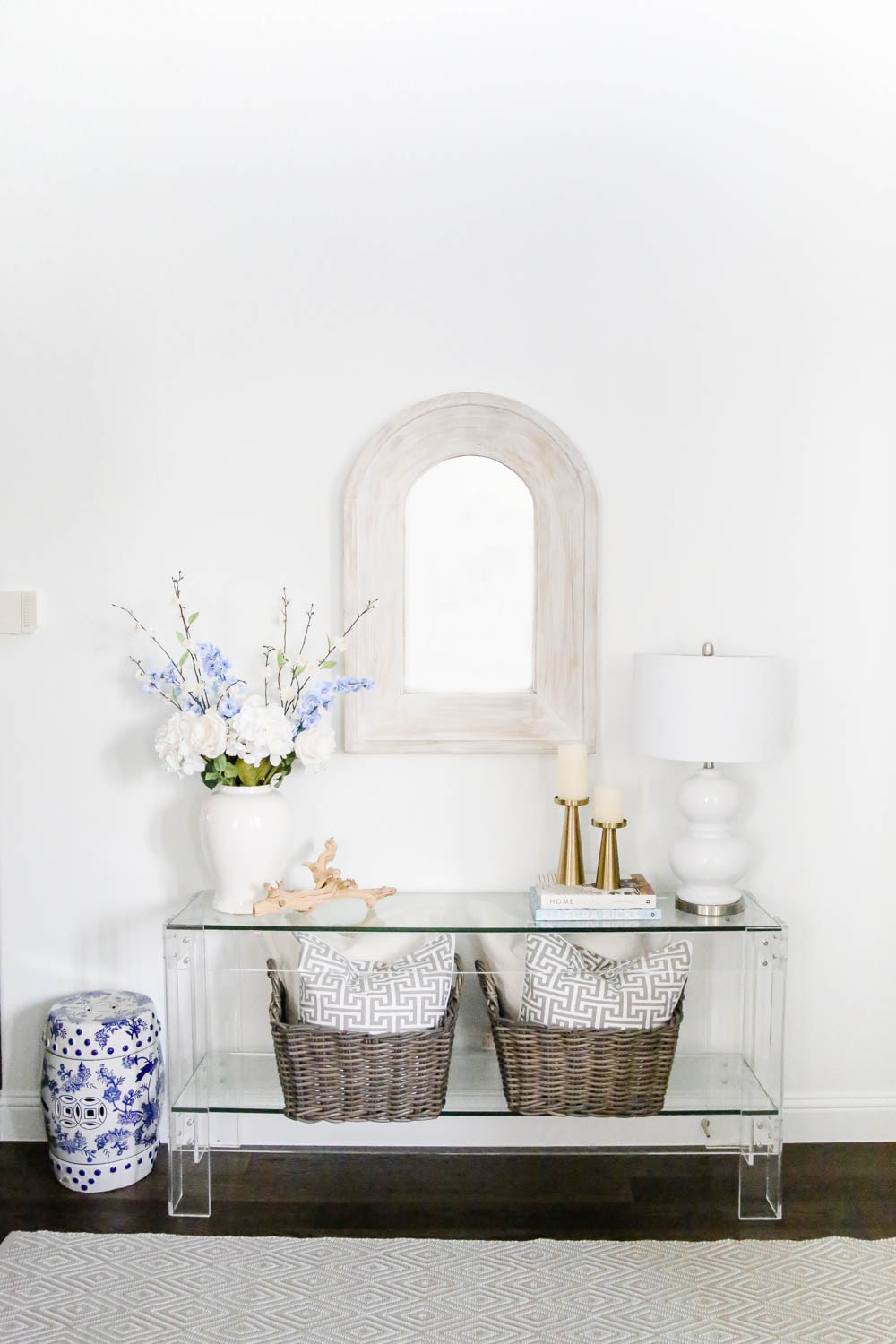 Entryway spring decor, lucite table, styling tips for spring. #ABlissfulNest #springdecor #springdecoratingideas