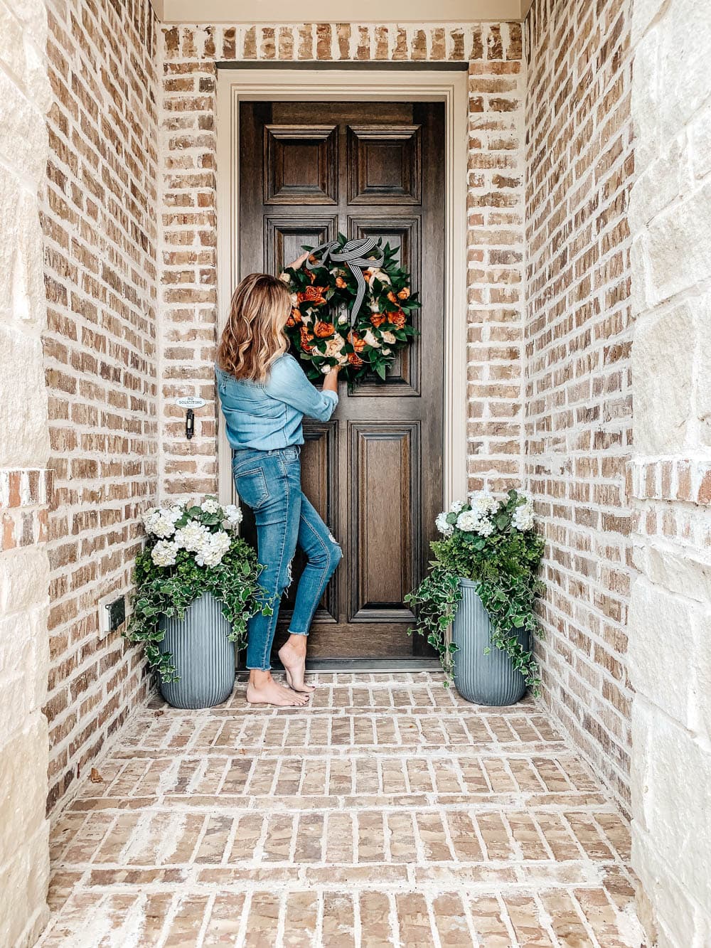 Choose a fall wreath with vibrant colors of the season. #ABlissfulNest #fallporch