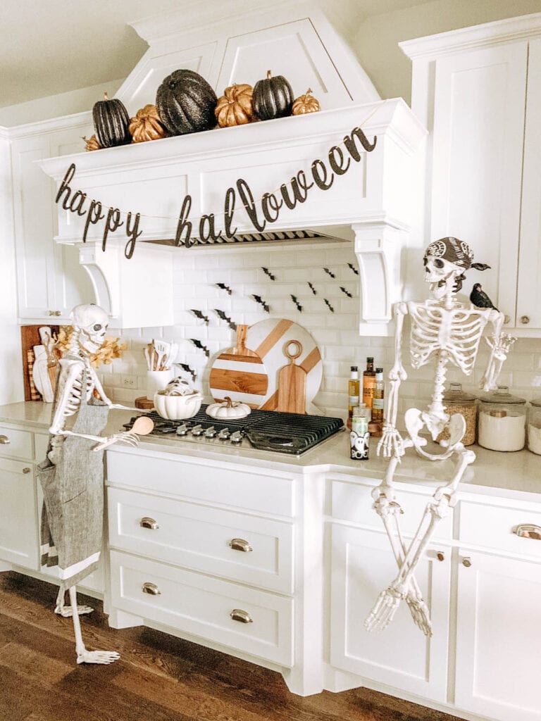 Simple + Easy Halloween decor ideas. Skeletons, pumpkins, flying bats. #ABlissfulNest #halloween #halloweendecor