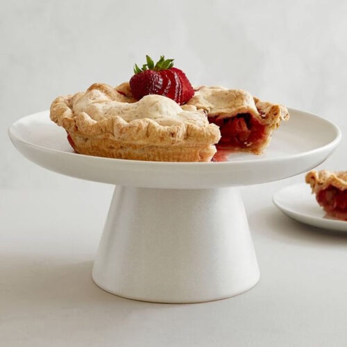 This stoneware cake stand is a great gift idea and will look so pretty in every kitchen. #ABlissfulNest