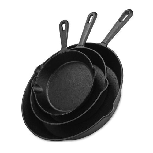 This set-of-3 cast iron skillet pans is the perfect gift for the baker or chef on your holiday shopping list! #ABlissfulNest