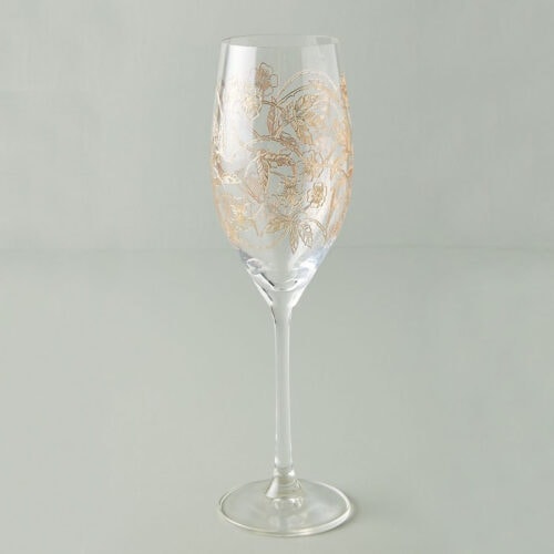 These champagne flutes are SO stunning! #ABlissfulNest