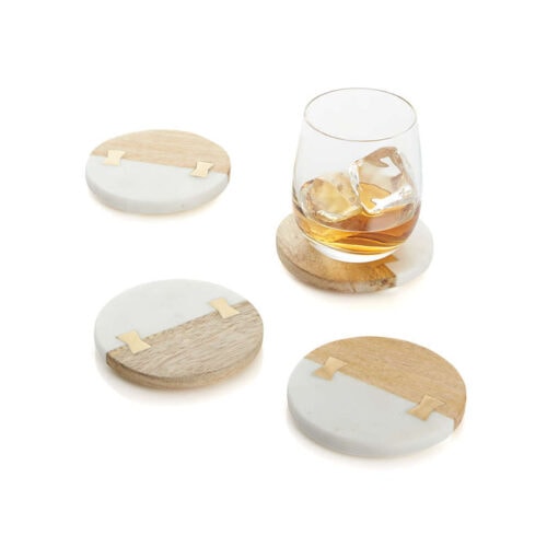These wood and marble coasters make a really fun gift! #ABlissfulNest