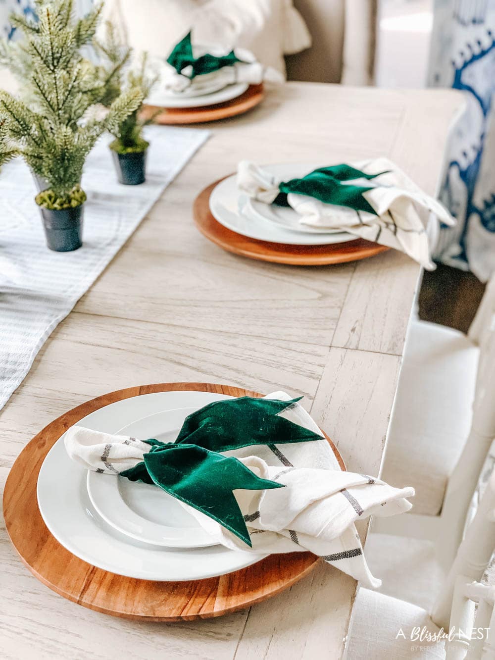 Blue and white dining room with Christmas decor. #ABlissfulNest #christmasdecor #diningroom