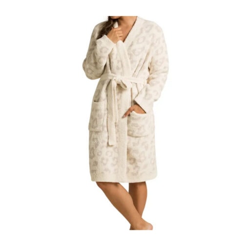 This Barefoot Dreams robe is such a luxurious gift! #ABlissfulNest