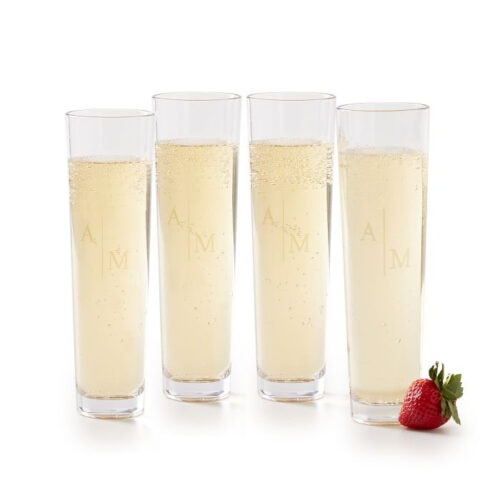 These champagne flutes are stunning - what a great gift to give! #ABlissfulNest