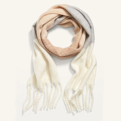 This scarf is SO cute and simple - perfect for anyone! #ABlissfulNest