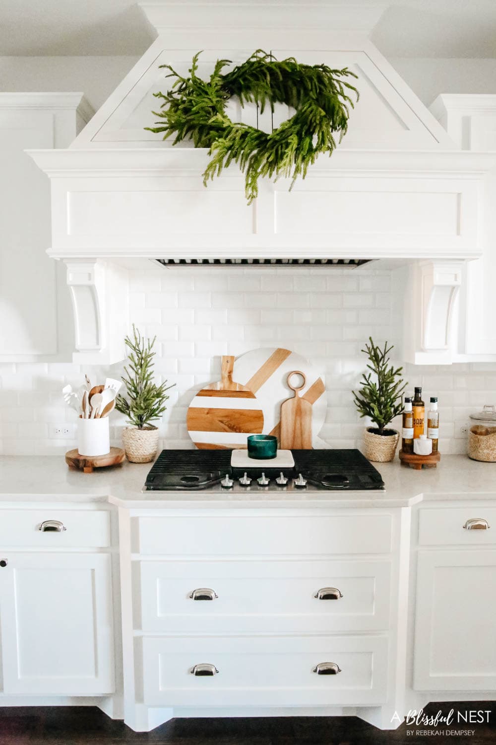 Christmas kitchen decor, Christmas decorating, Christmas home tour. #ABlissfulNest #Christmasdecor #Christmaskitchen