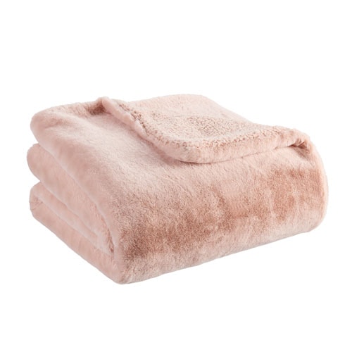 This pink faux fur throw blanket looks so cozy and it's so affordable! #ABlissfulNest