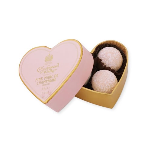 These mini chocolate truffles are such a great gift to give this Valentine's Day! #ABlissfulNest