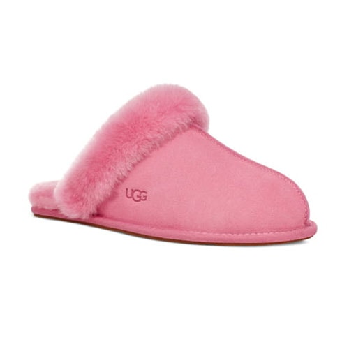 These UGG slippers are so comfy and cute - perfect Valentine's Day gift! #ABlissfulNest