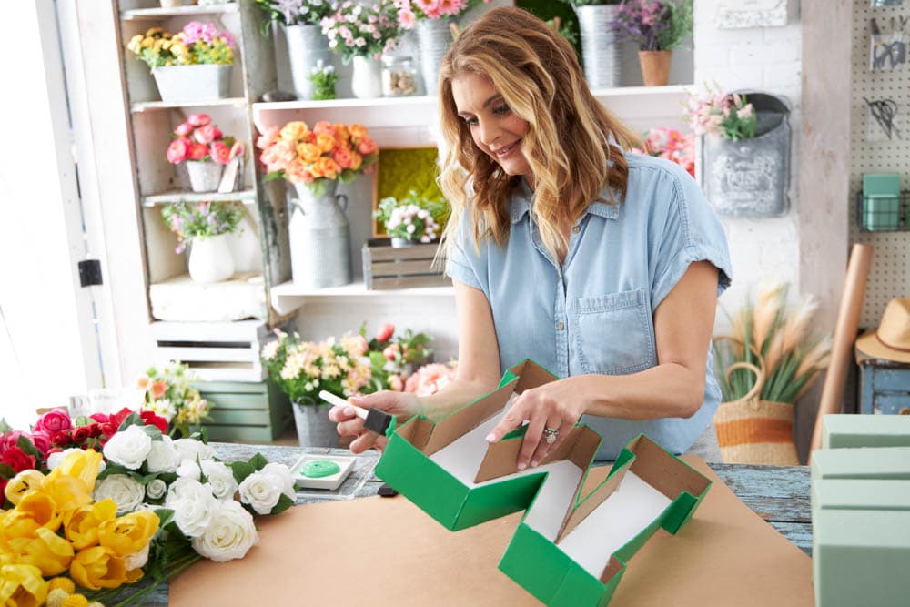 Simple and easy faux floral monogram tutorial to make for spring. #ABlissfulNest #springwreath #flowerwreath 