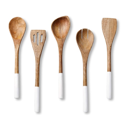 These white dipped wooden utensils are so beautiful and a must have for your kitchen! #ABlissfulNest