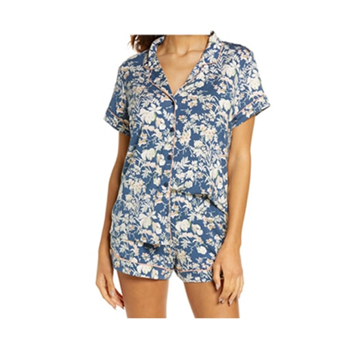 This floral pajama set is a perfect Mother's Day gift idea! #ABlissfulNest