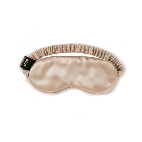 This silk sleep mask is a luxurious gift mom will love this Mother's Day! #ABlissfulNest