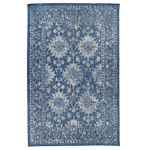 This blue floral outdoor rug would look so pretty with your outdoor living setup this spring! #ABlissfulNest