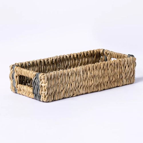 This wicker tray is a must have for outdoor dining this spring! #ABlissfulNest