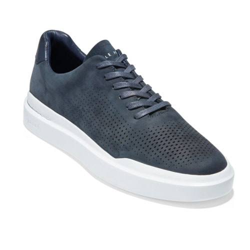 These navy leather sneakers are a great Father's Day gift idea! #ABlissfulNest