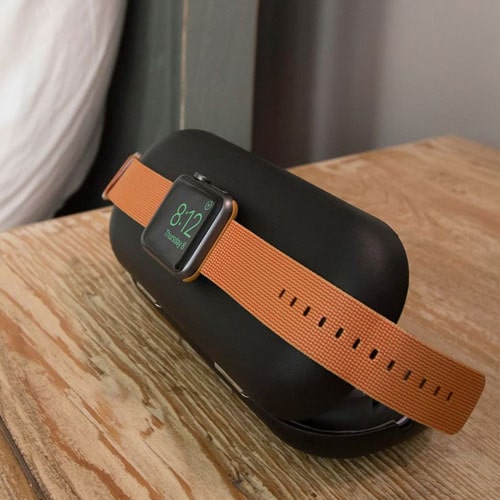 This Apple Watch travel stand also stores all of it's accessories - perfect Father's Day gift idea! #ABlissfulNest