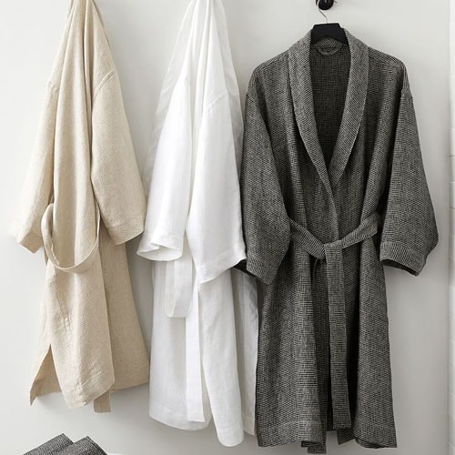 This linen waffle robe is a perfect Father's Day gift idea! #ABlissfulNest