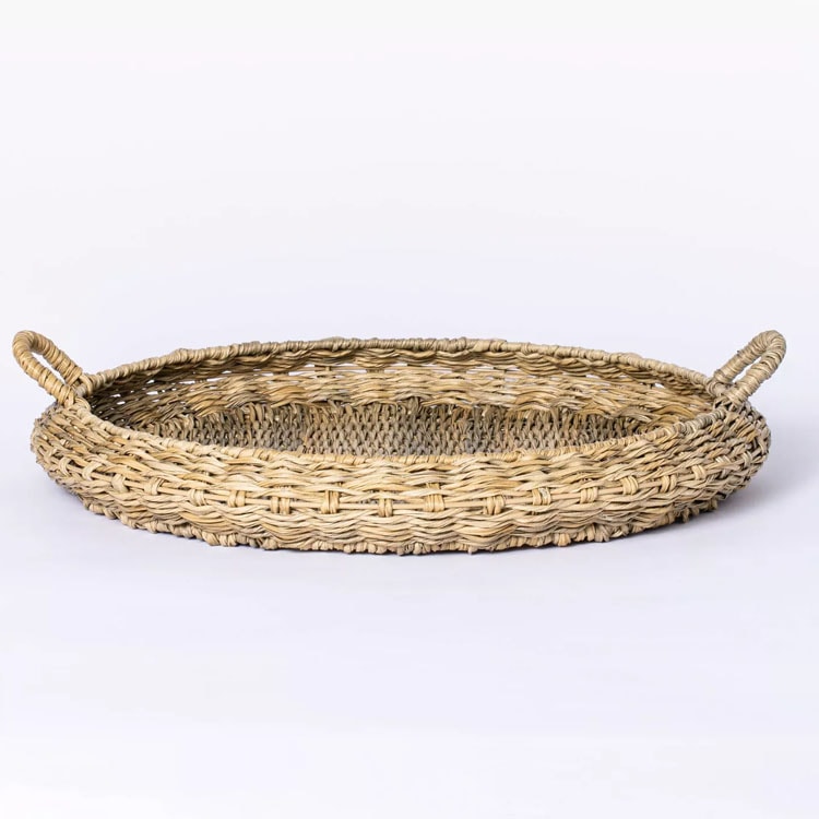 This rattan tray is a must have if you are entertaining outdoors this season! #ABlissfulNest