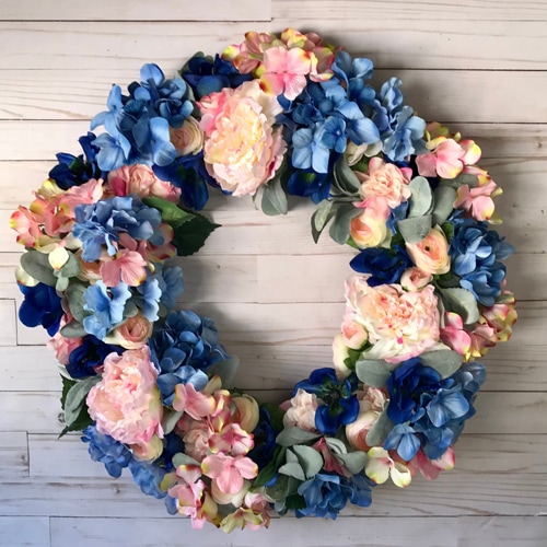 This pink and blue hydrangea wreath is a must for summer, the colors are gorgeous! #ABlissfulNest