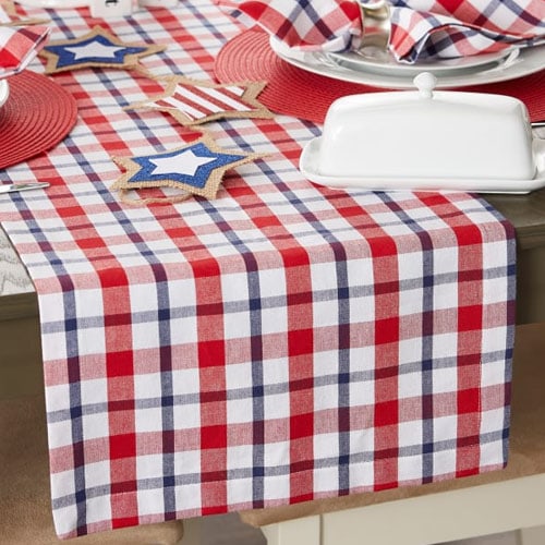 This red white and blue table runner is a must have for entertaining this summer! #ABlissfulNest