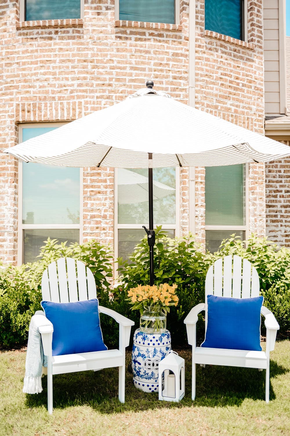 Summer patio sectional, outdoor table, outdoor television, outdoor seating ideas. #ABlissfulNest #summerpatio #patiodecor