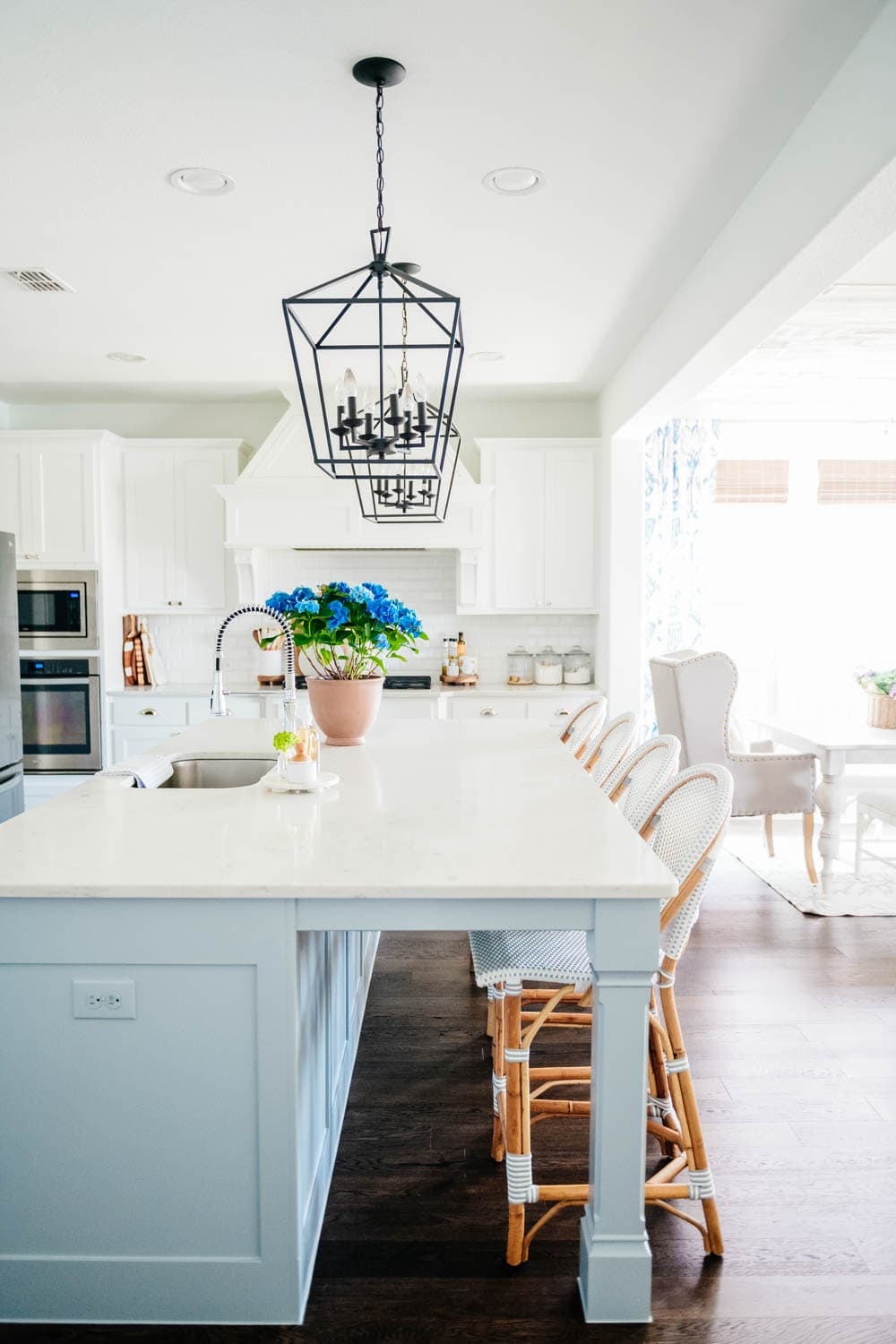 Summer kitchen decor, blue hydrangeas, potted plants, white kitchen, kitchen decor, kitchen decor ideas. #ABlissfulNest #whitekitchen #kitchendecor