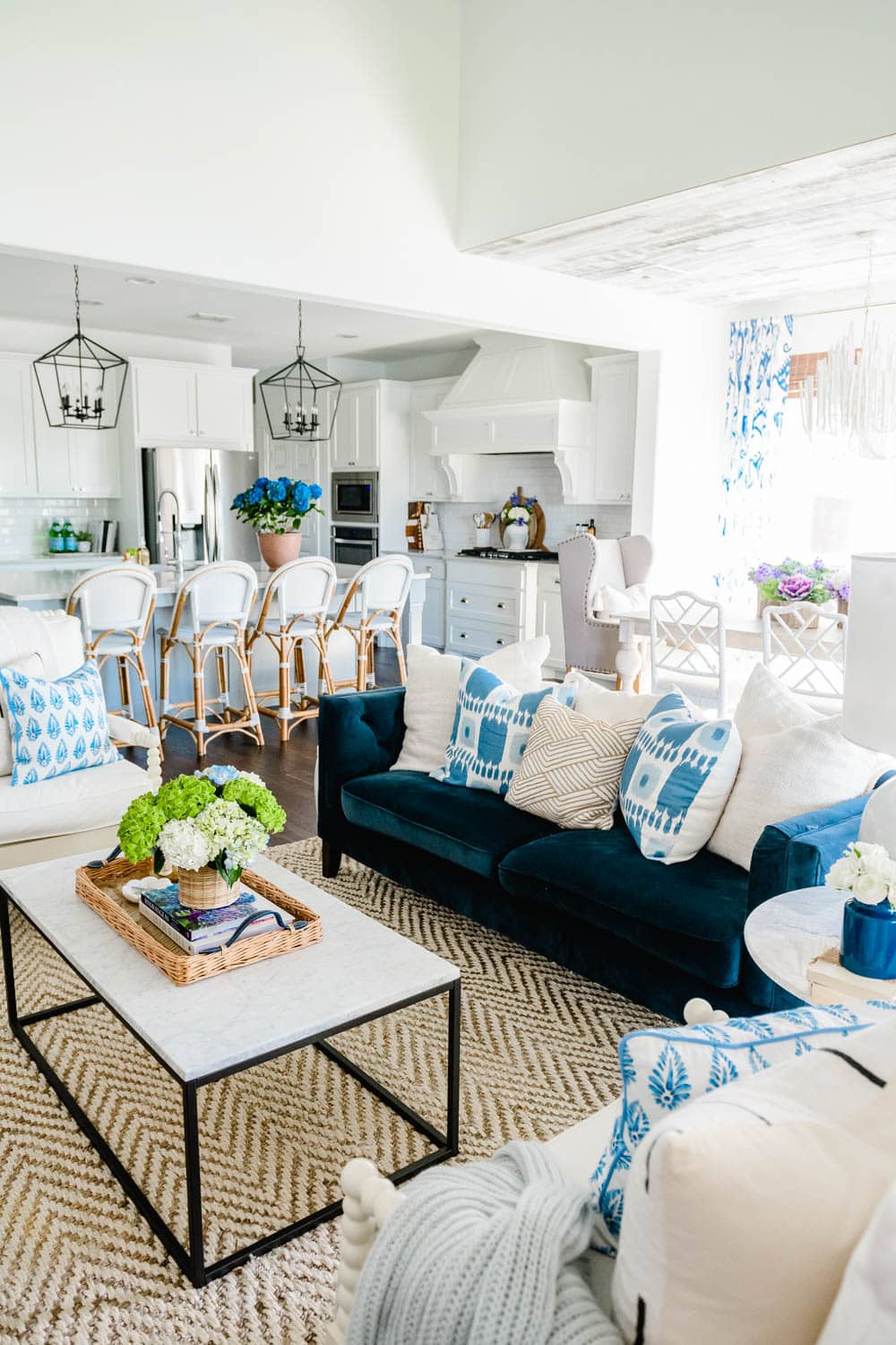 Summer fresh hues in this summer decor for a seasonal update. Fresh flowers, blue & white, green decor. #ABlissfulNest #summerdecor #summerhometour #livingroom