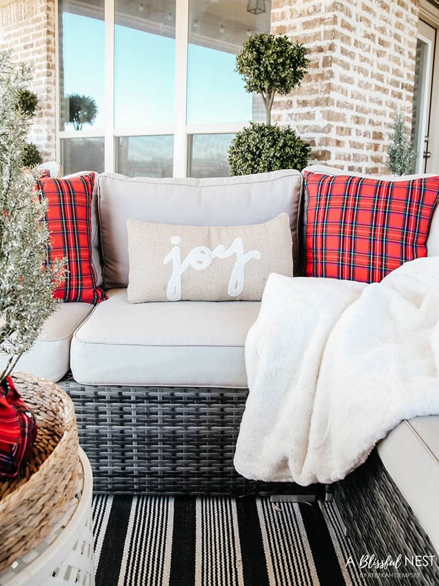 Cozy Outdoor Space For The Holidays