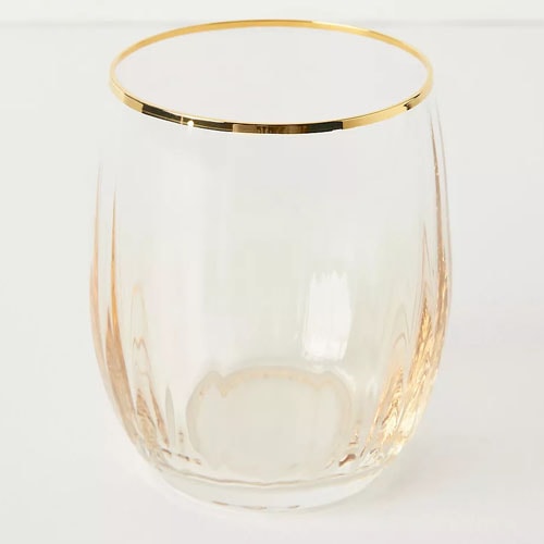 These gold rimmed stemless wine glasses are such a fun holiday gift idea for the hostess! #ABlissfulNest