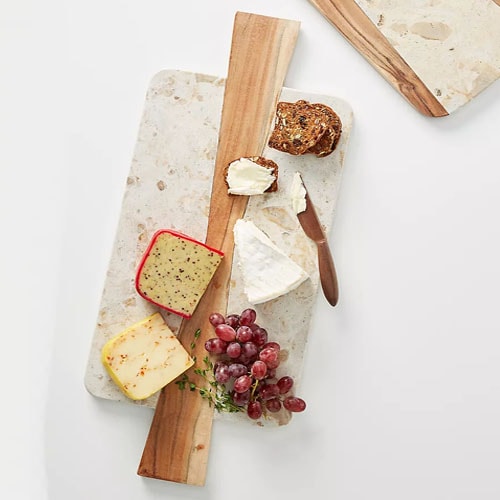 These marble and acacia cheese board is the perfect hostess gift idea to give this holiday season! #ABlissfulNest
