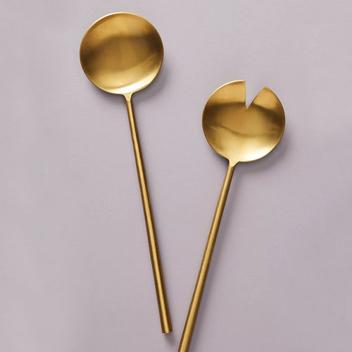 This gold serving set is a great holiday gift idea under $30! #ABlissfulNest
