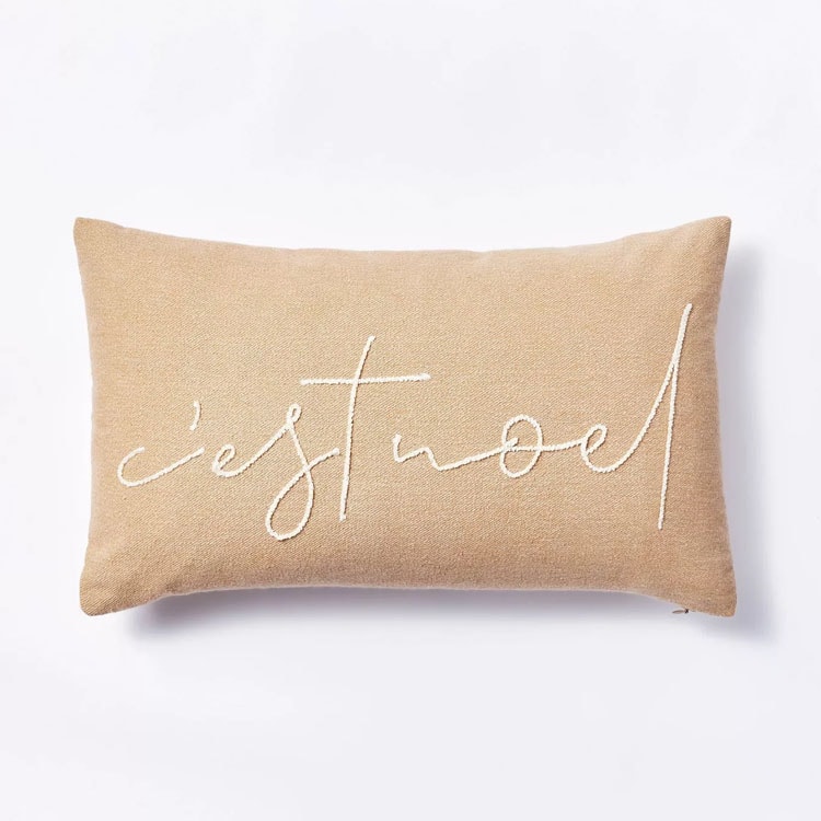 This holiday throw pillow is a must have this season! #ABlissfulNest