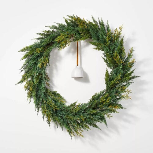 This faux greenery wreath is so pretty for the holidays! #ABlissfulNest