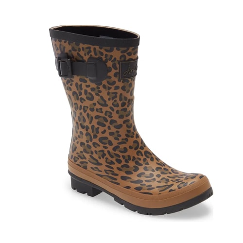 These leopard printed rain boots would make a perfect holiday gift idea for women! They're under $100 too! #ABlissfulNest